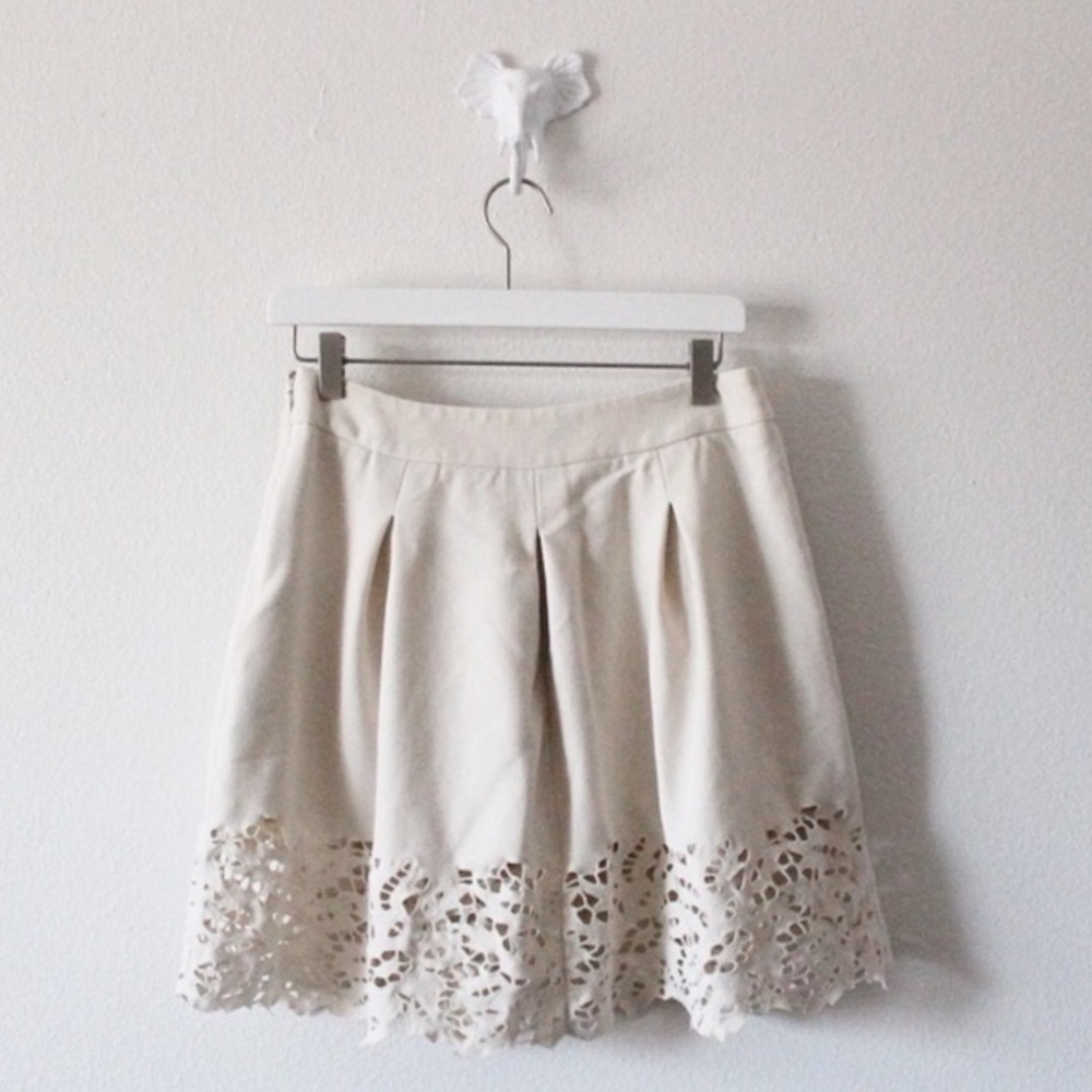 RELISTED 🎉HP🎉 BCBGMAXAZRIA Embroidered Eyelet Skirt L576 - Picture 6 of 6